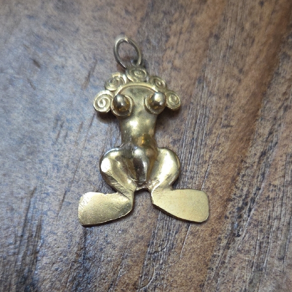 Jewelry - Gold Frog Pendant
